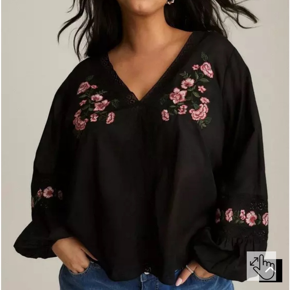 NWT torrid size 3 festi embroidered pop over top